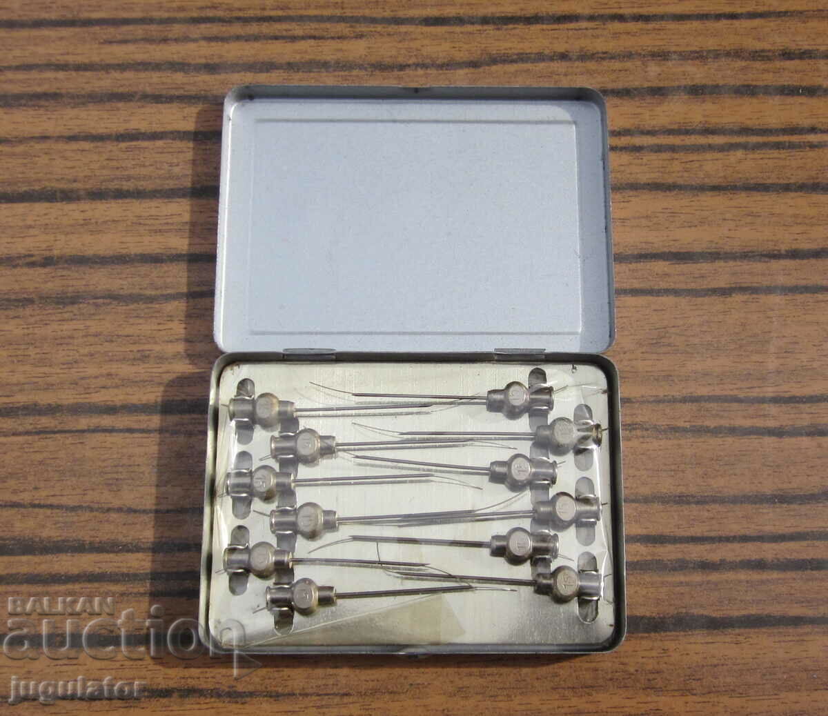 unused German medical needles in a metal box with price 10.00 BGN | € 5.11