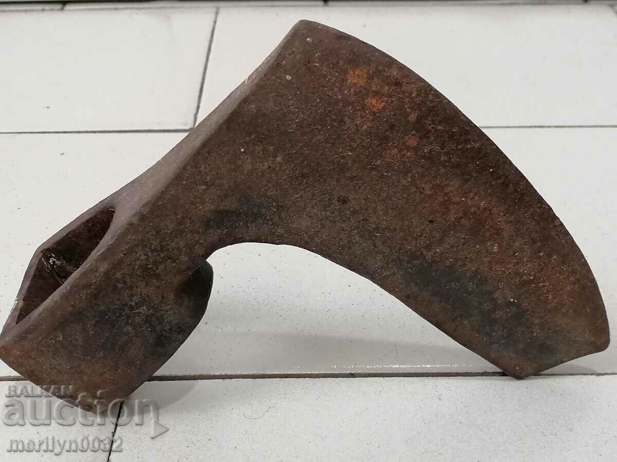 Delivery of An old ax shaft tool wrought iron Delivery of An old ax shaft tool wrought iron