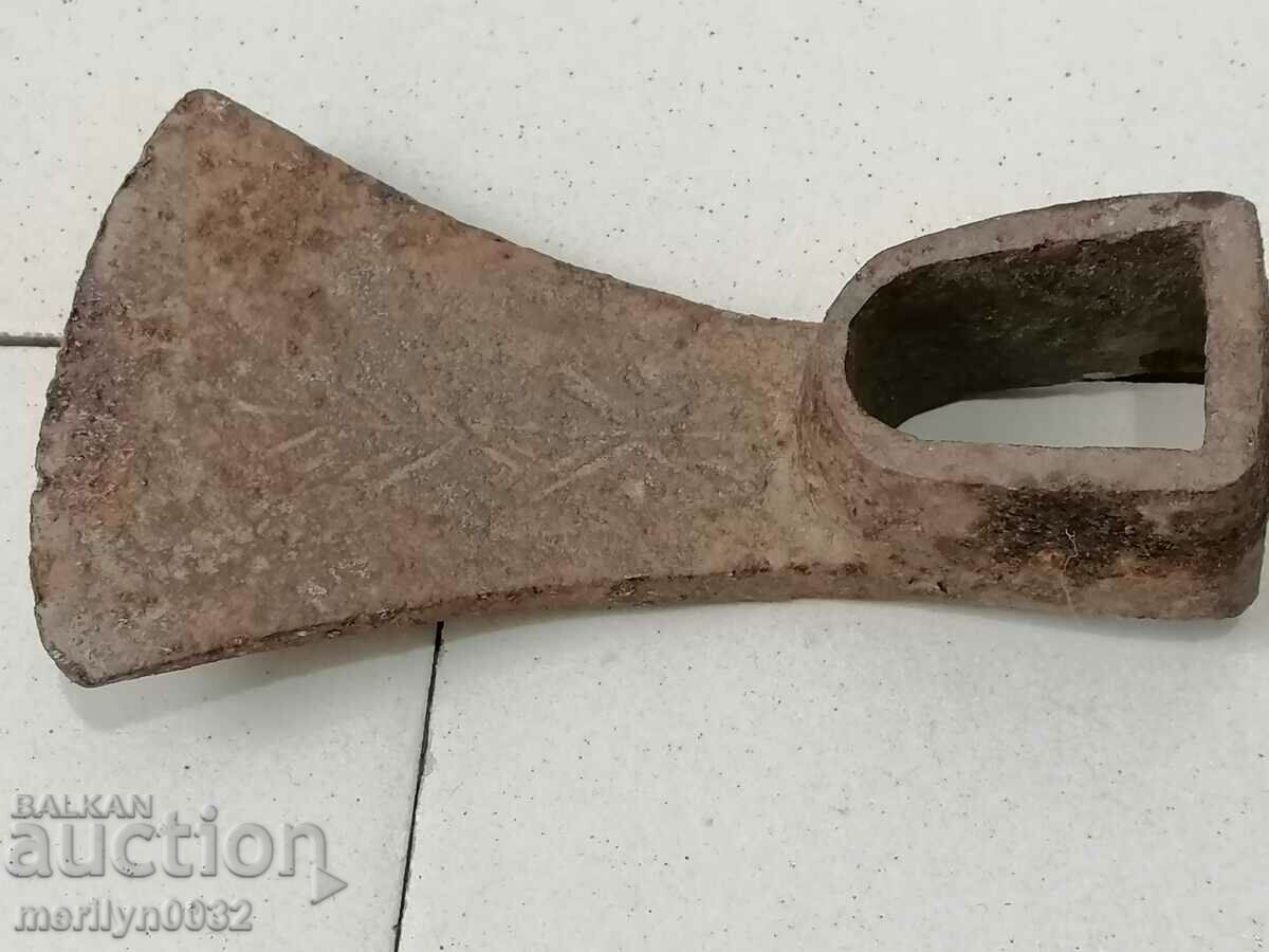 Auction  Forged chap, hoe, agricultural instrument, wrought iron