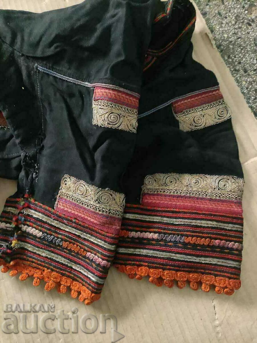 Δημοπρασία Saya, πούλιες, κορδόνι, κοστούμι