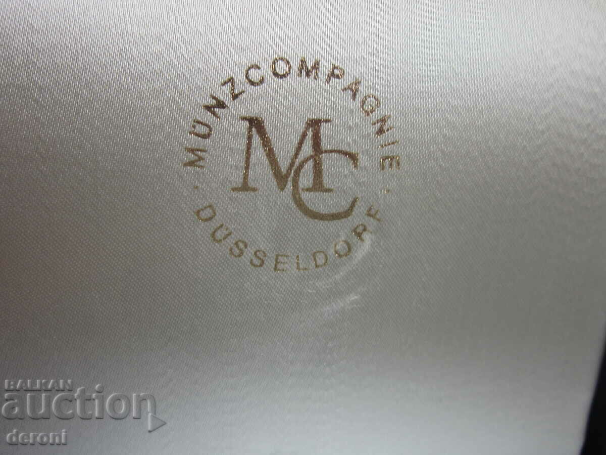 Delivery of Porcelain painting medal Friedrich 2 porcelain in a box