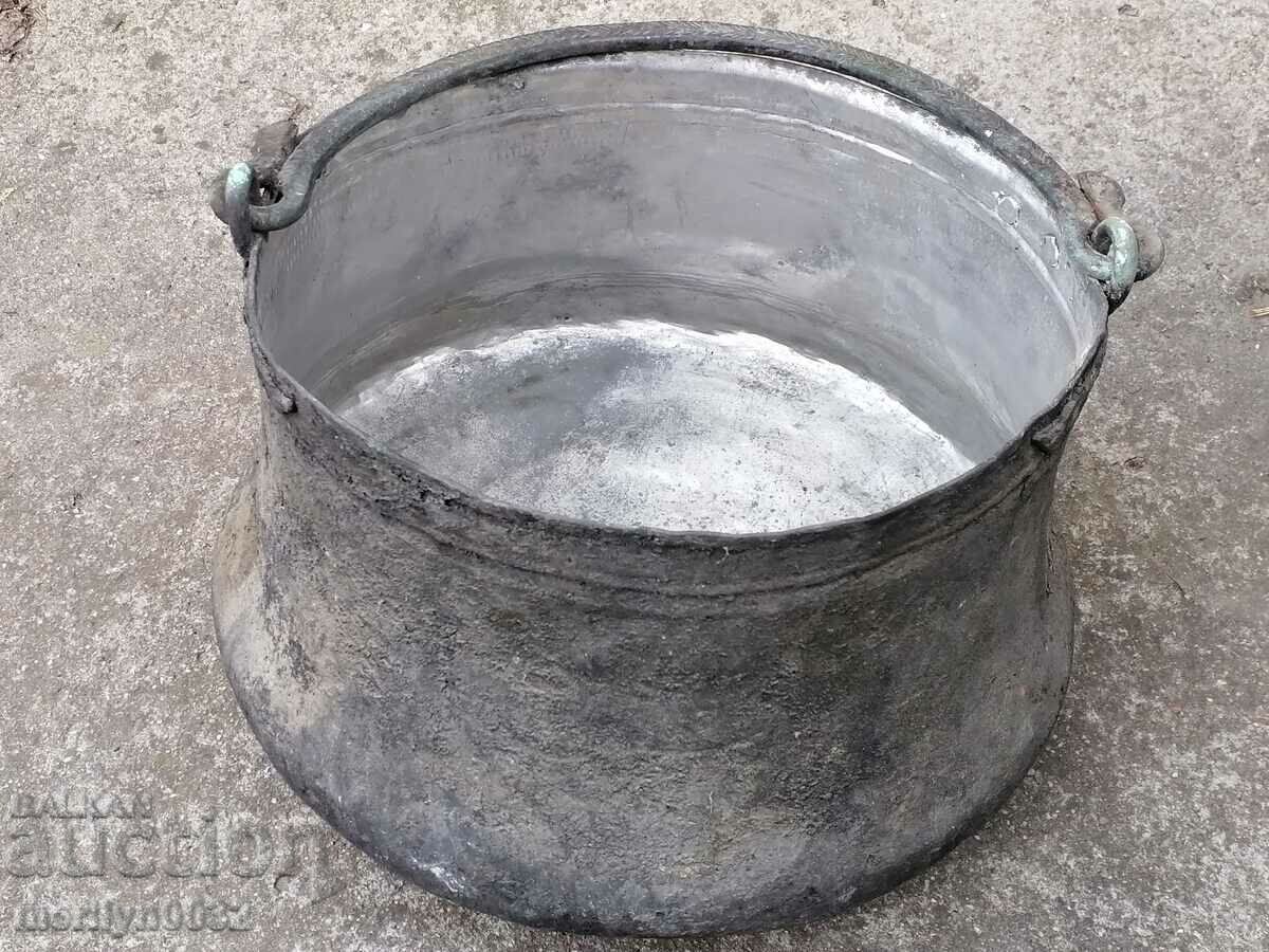 Old harania, copper vessel, large cauldron, copper, dustpan with price 192.00 BGN | € 98.17 Old harania, copper vessel, large cauldron, copper, dustpan with price 192.00 BGN | € 98.17