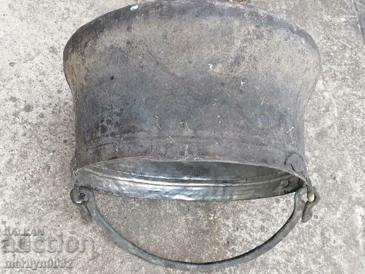 Auction Old harania, copper vessel, large cauldron, copper, dustpan Auction Old harania, copper vessel, large cauldron, copper, dustpan