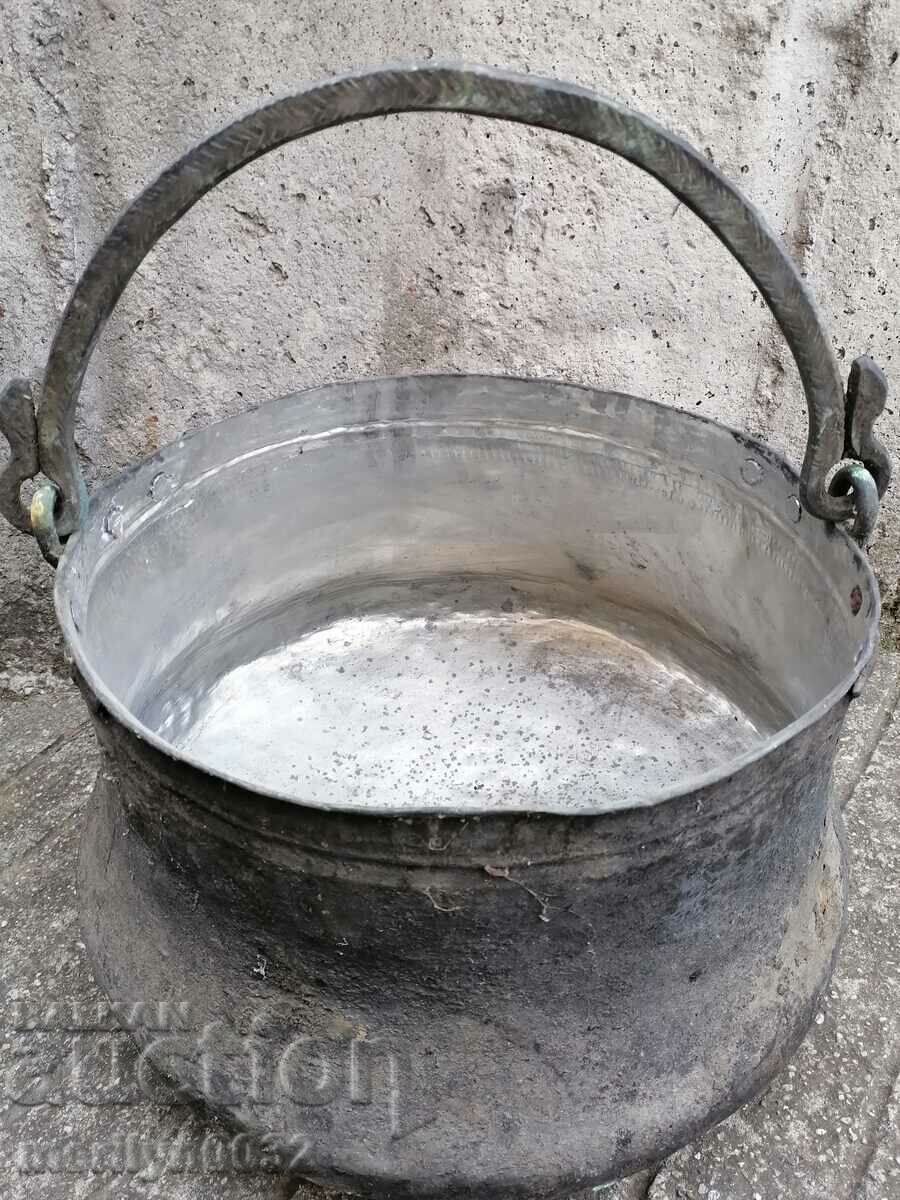 Delivery of Old harania, copper vessel, large cauldron, copper, dustpan Delivery of Old harania, copper vessel, large cauldron, copper, dustpan