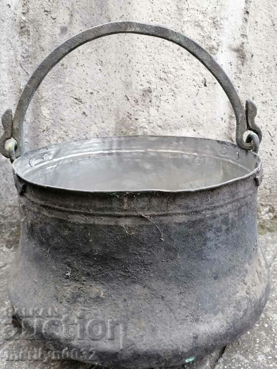 Old harania, copper vessel, large cauldron, copper, dustpan Old harania, copper vessel, large cauldron, copper, dustpan