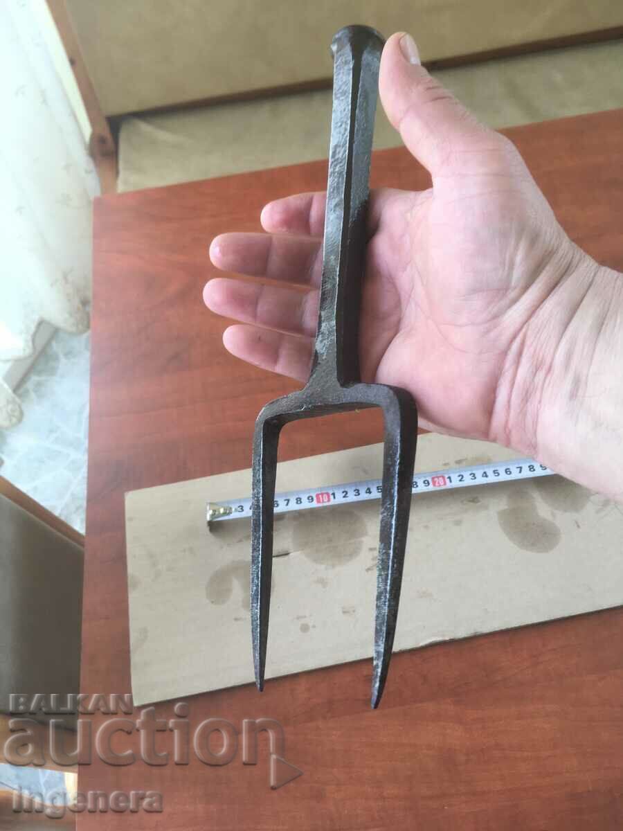 ANCHOR FOR RIVING OLD TWO-TOOTE FORGED TOOL with price 17.00 BGN | € 8.69 ANCHOR FOR RIVING OLD TWO-TOOTE FORGED TOOL with price 17.00 BGN | € 8.69