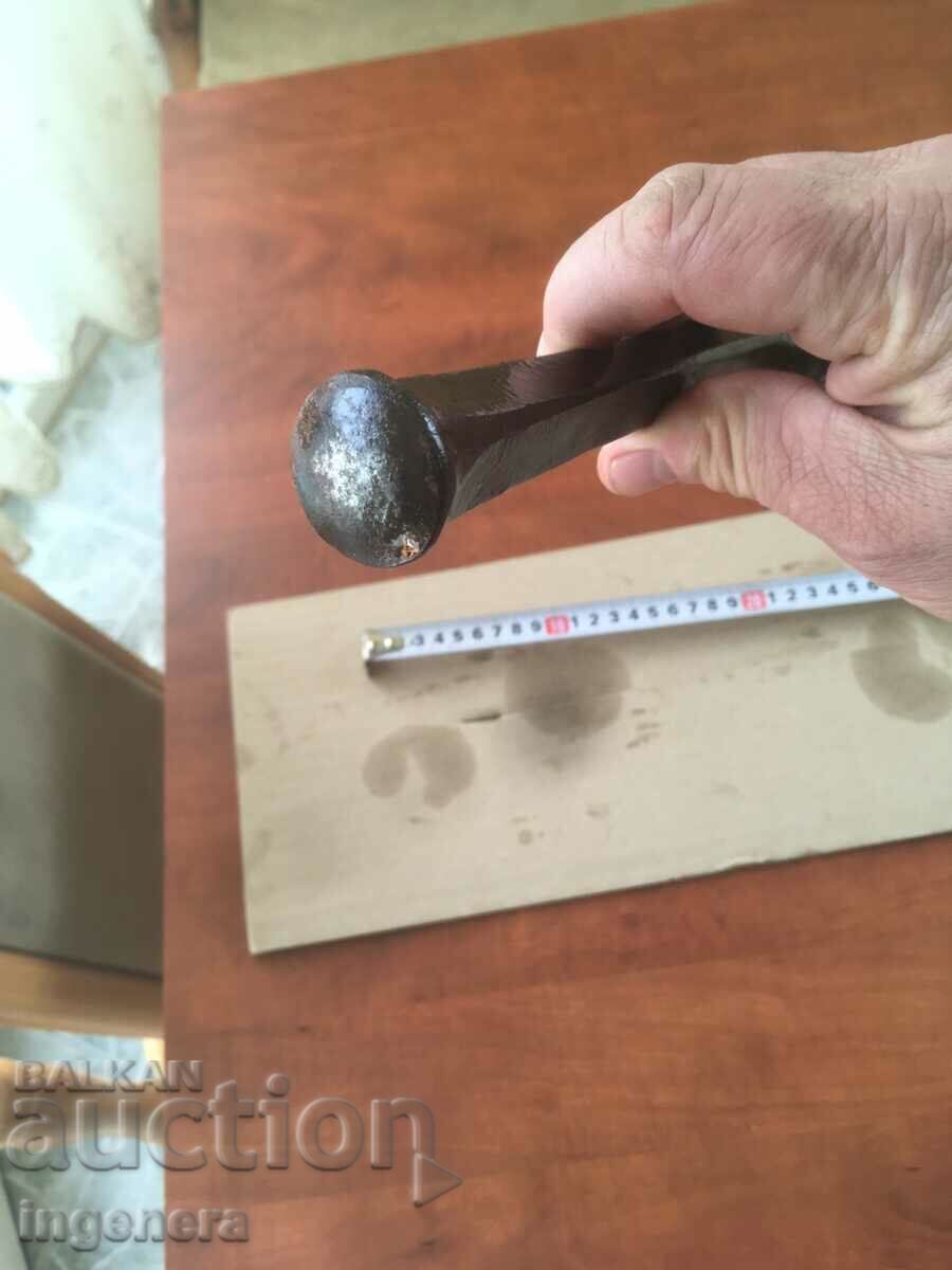 Auction ANCHOR FOR RIVING OLD TWO-TOOTE FORGED TOOL Auction ANCHOR FOR RIVING OLD TWO-TOOTE FORGED TOOL