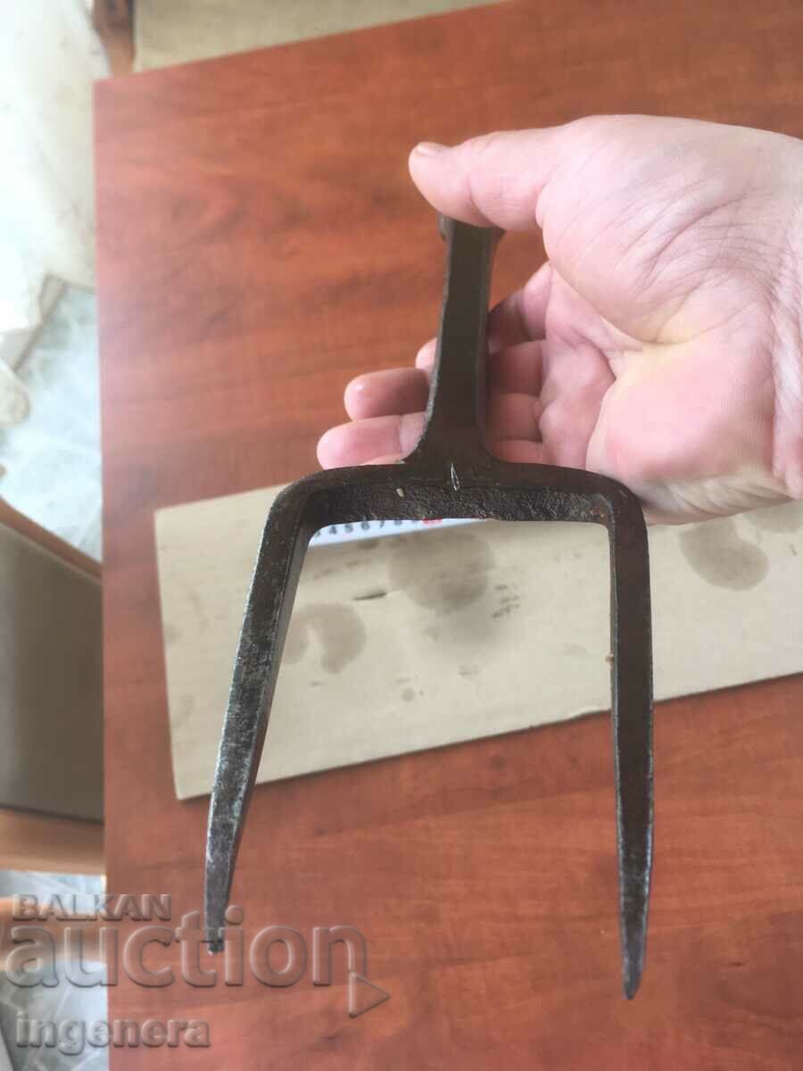 ANCHOR FOR RIVING OLD TWO-TOOTE FORGED TOOL - 6 ANCHOR FOR RIVING OLD TWO-TOOTE FORGED TOOL - 6