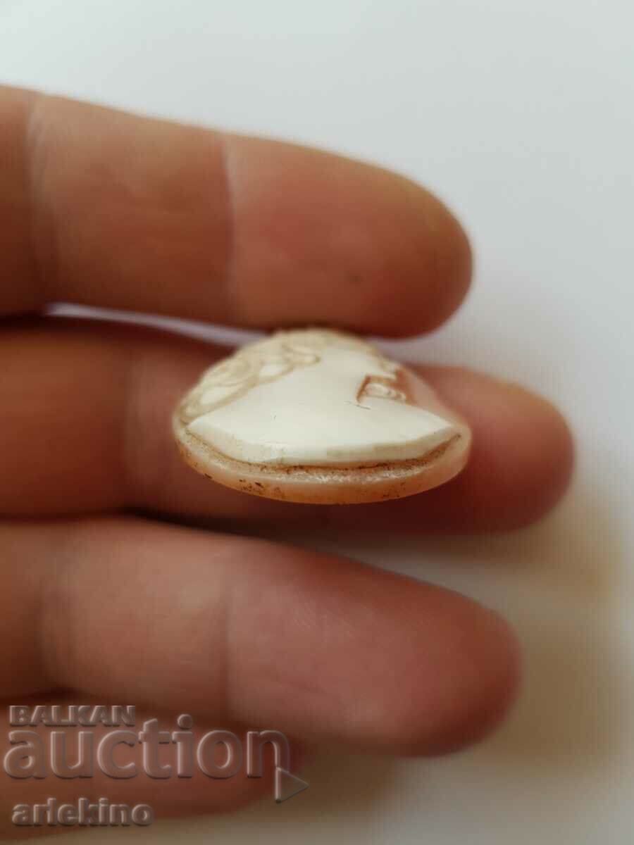 Auction  Rare Victorian cameo for medallion, 19th century brooch