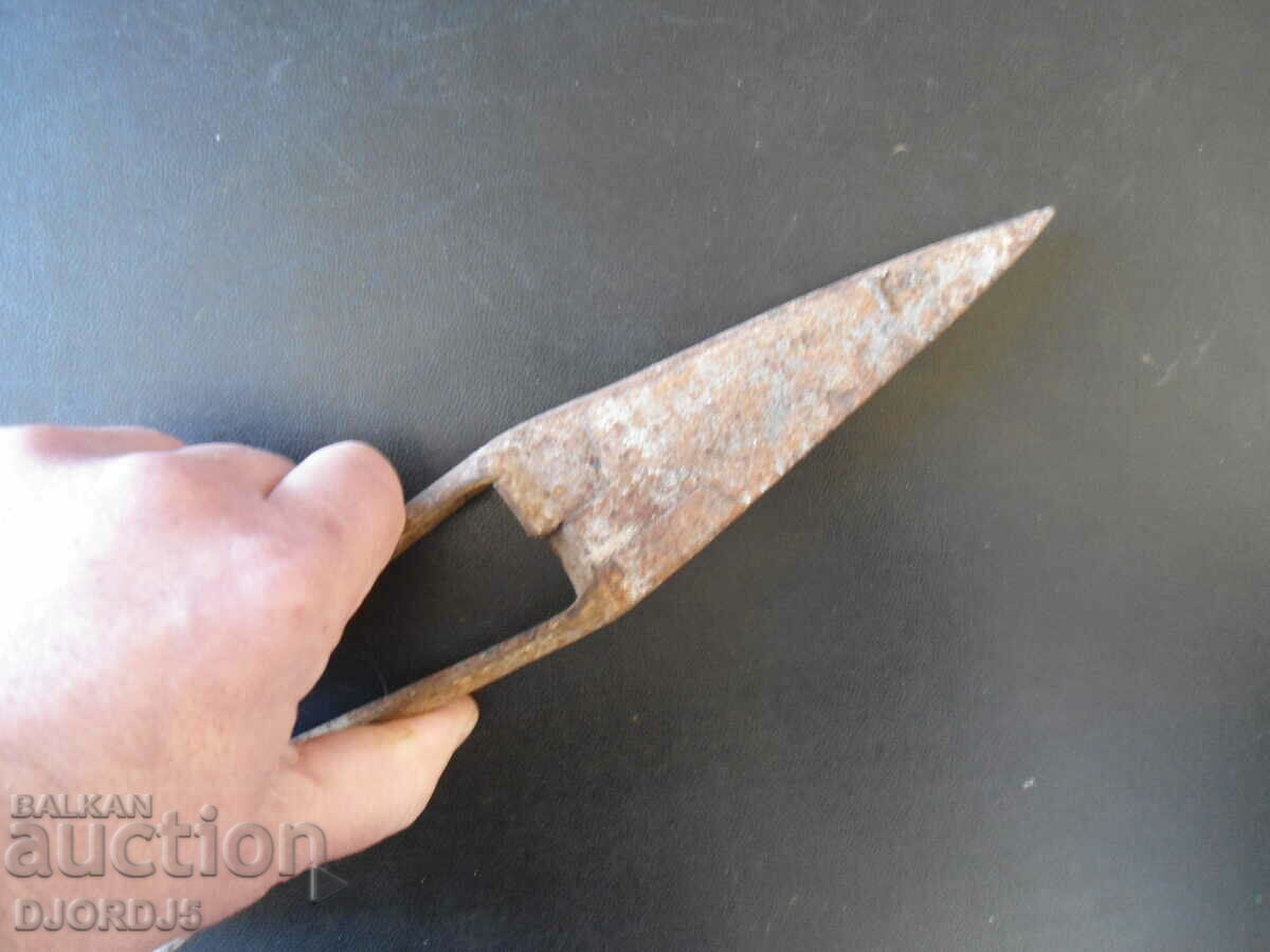 Old forged scissors with price 3.00 BGN | € 1.53 Old forged scissors with price 3.00 BGN | € 1.53