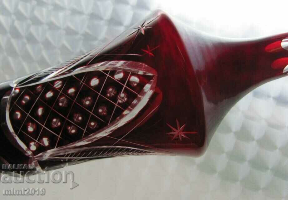 Auction Screw Crystal Red Glass Carafe, Bottle Auction Screw Crystal Red Glass Carafe, Bottle