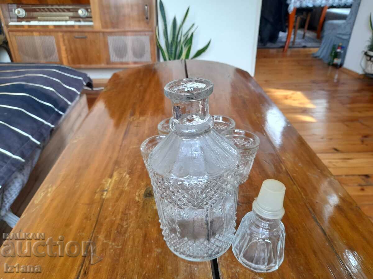 Delivery of Old carafe Delivery of Old carafe