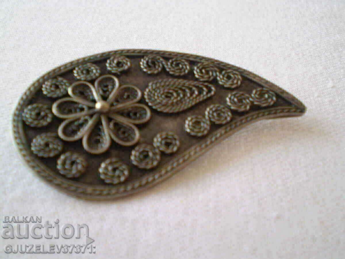 Delivery of Women's Filigree Brooch