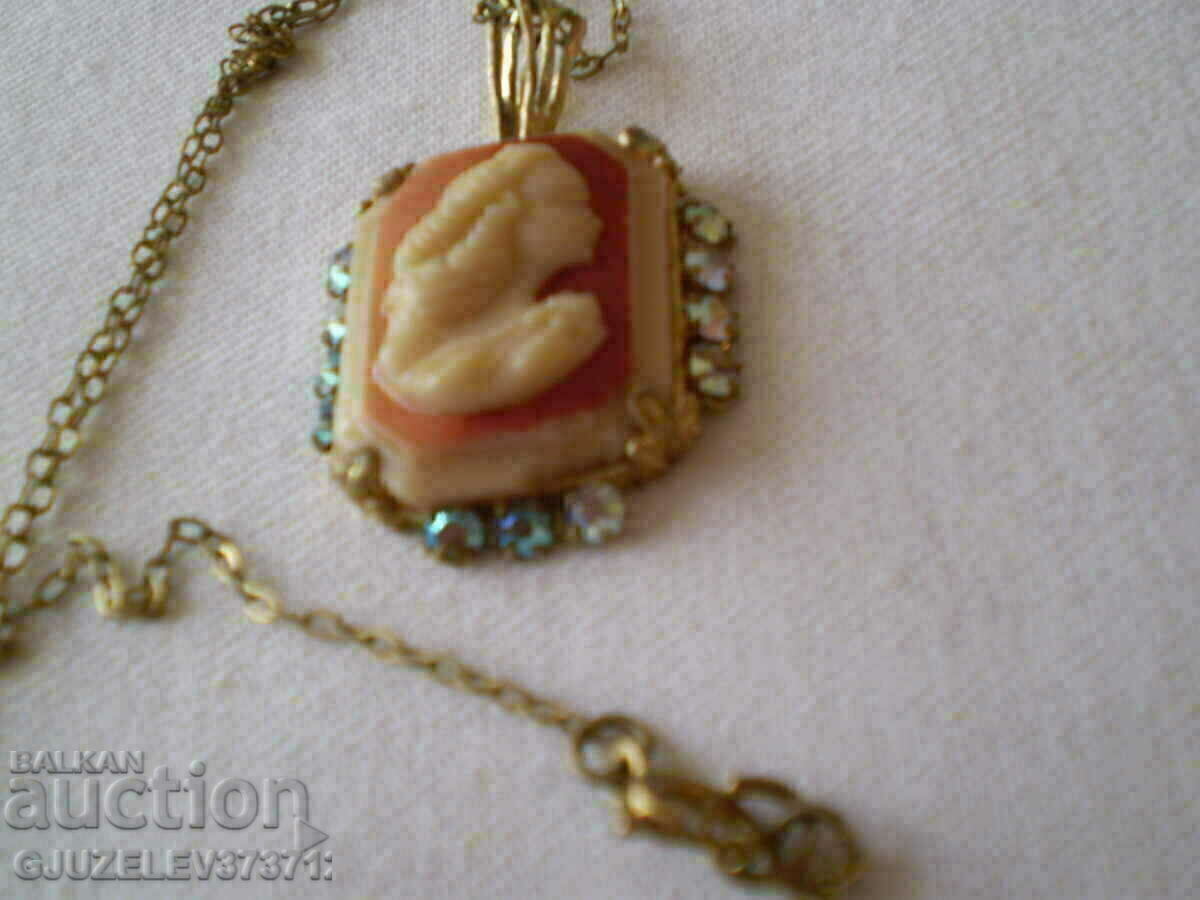 locket cameo on chain brass multicolored glass with price 39.99 BGN | € 20.45