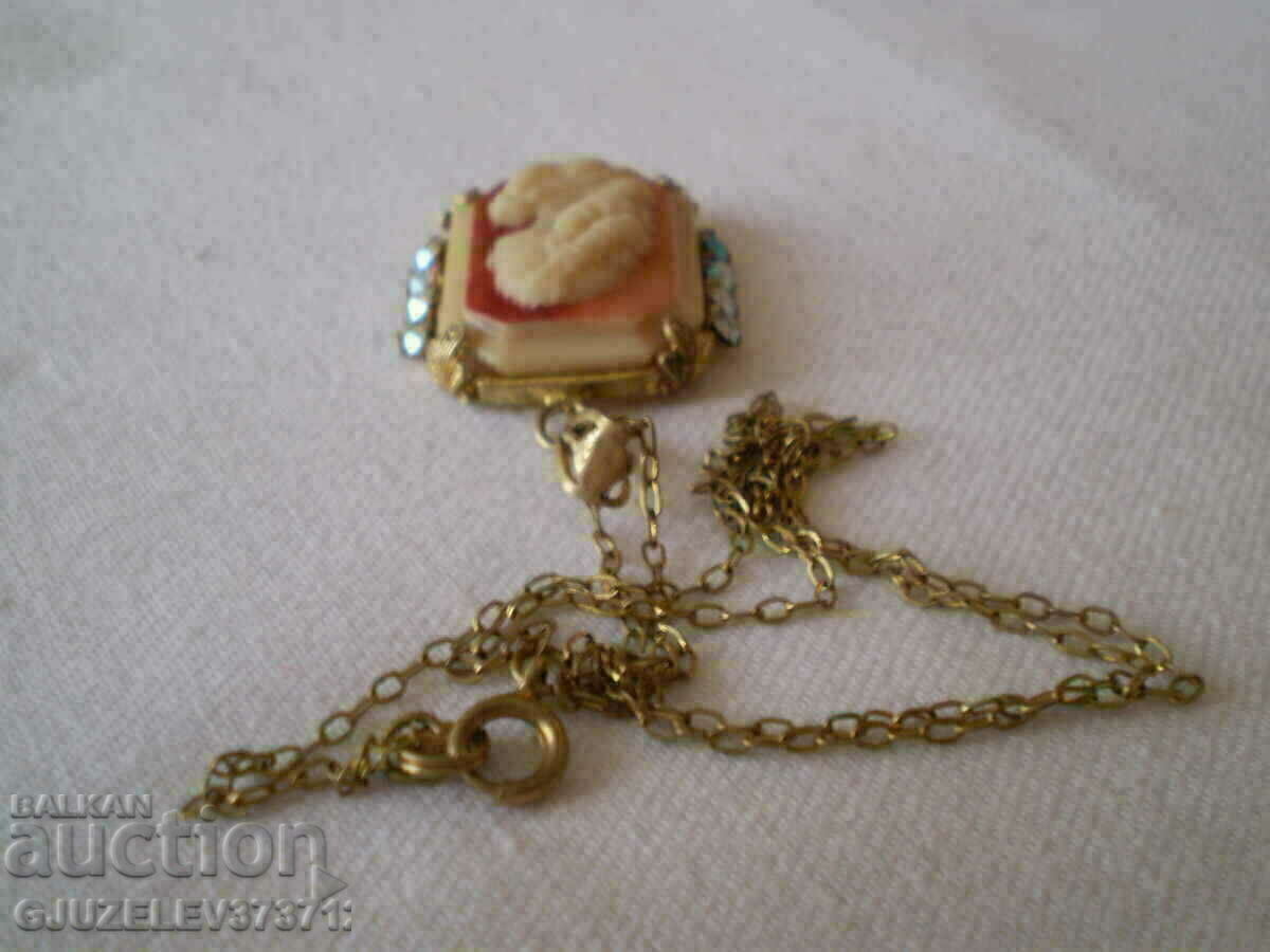 locket cameo on chain brass multicolored glass - 7