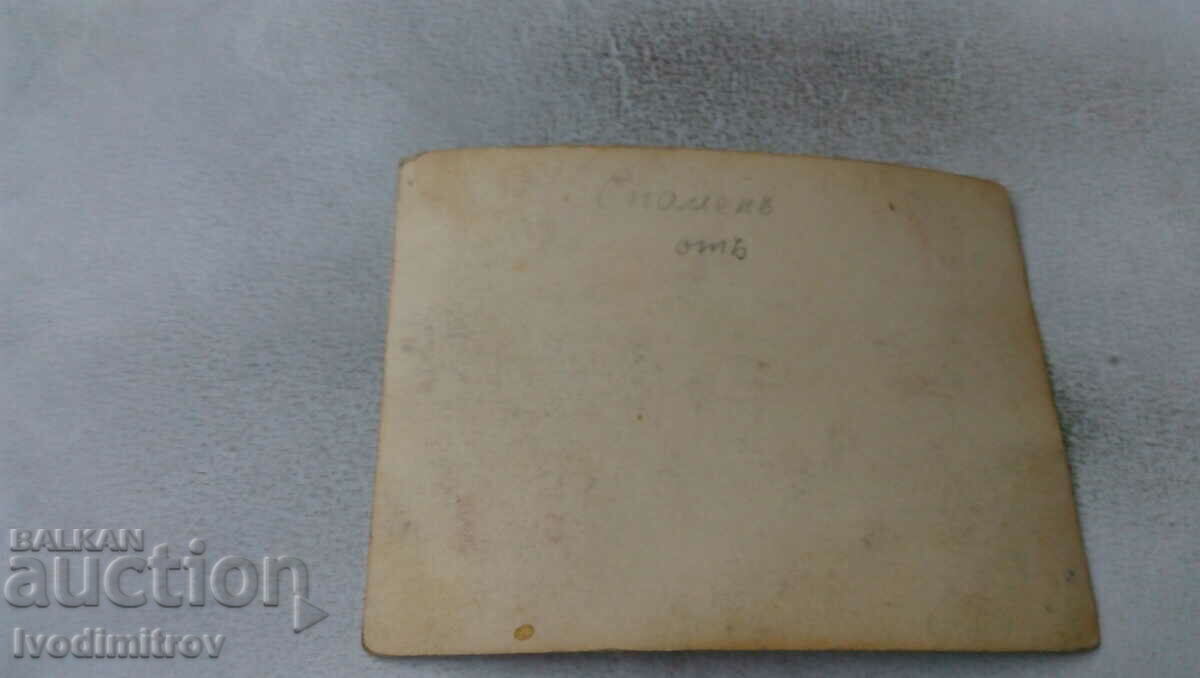 Φωτογραφία Οικογένεια με μωρό μπροστά από ένα καρότσι με τιμή 1.45 BGN | € 0.74 Φωτογραφία Οικογένεια με μωρό μπροστά από ένα καρότσι με τιμή 1.45 BGN | € 0.74