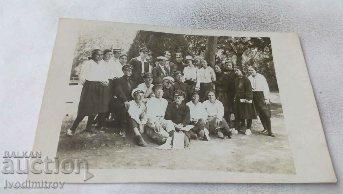 Снимка Ученици от III -а класъ 1932