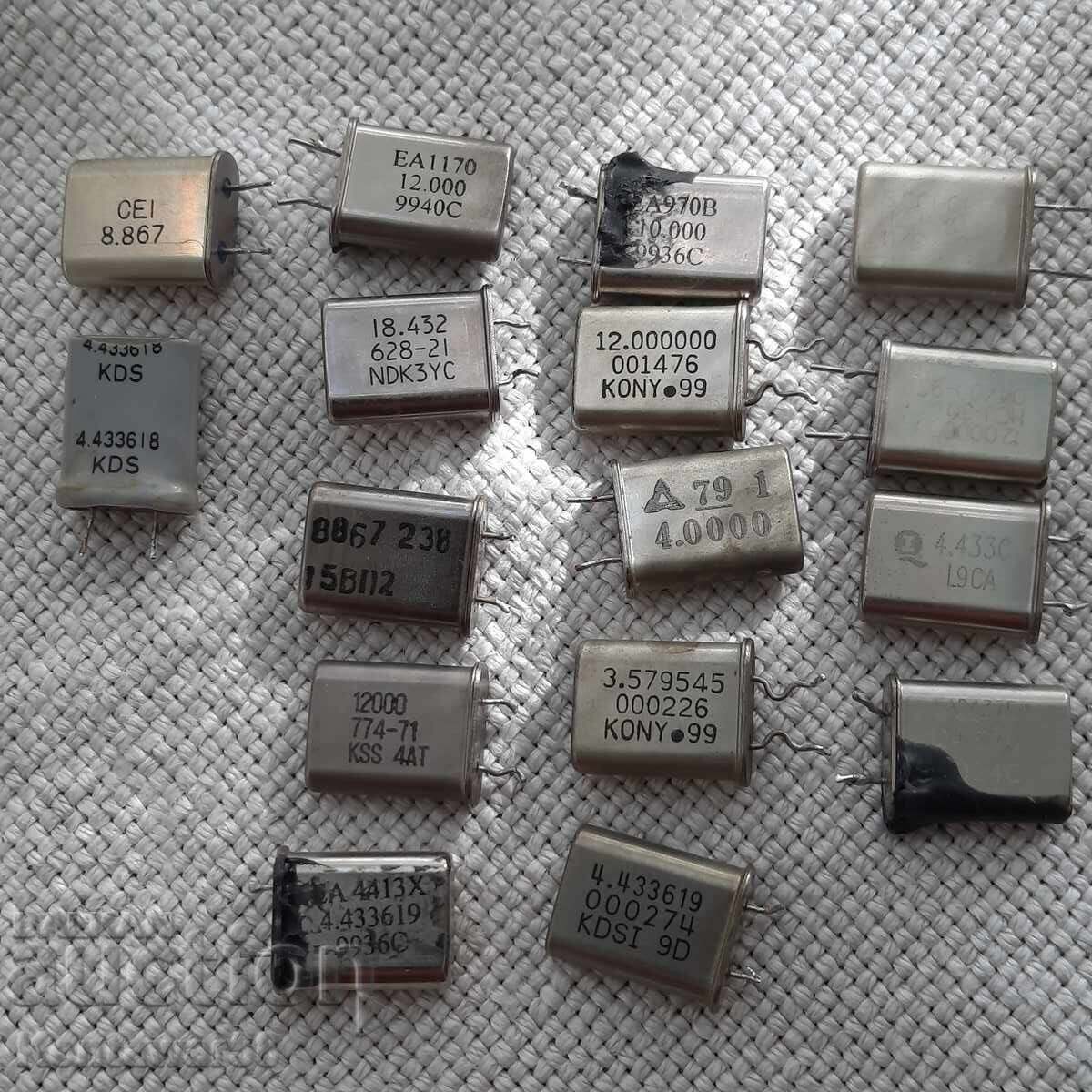 Кварцови резонатори - 16 бр. Кварцови резонатори - 16 бр.