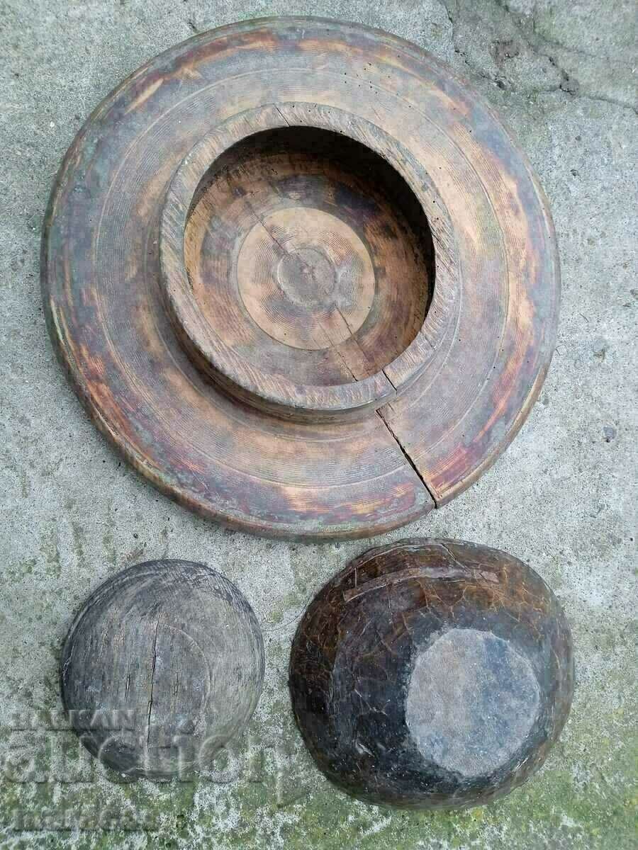 Old wooden table paralyzed and wood. buy with price 75.00 BGN | € 38.35 Old wooden table paralyzed and wood. buy with price 75.00 BGN | € 38.35