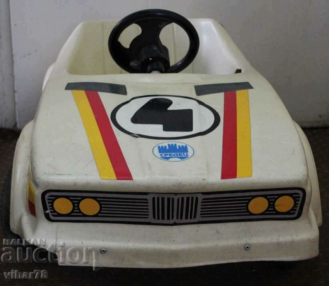 MAȘINĂ SPORTIVĂ VECHE CU PEDALE MAȘINĂ SPORTIVĂ VECHE CU PEDALE