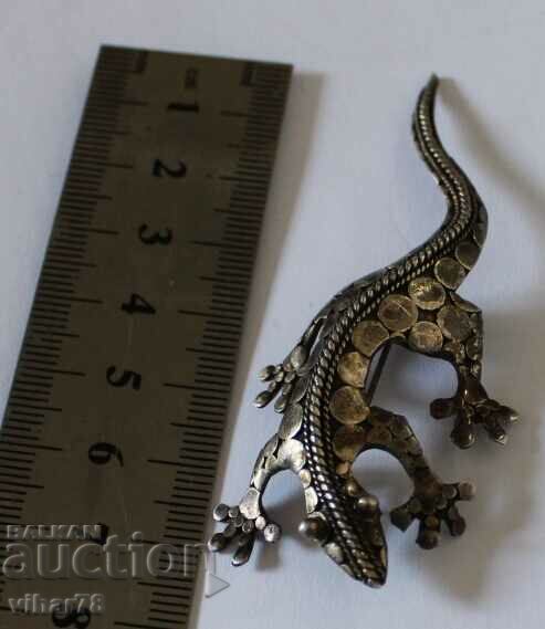 Auction OLD BROWN-SILVER BROOCH Auction OLD BROWN-SILVER BROOCH