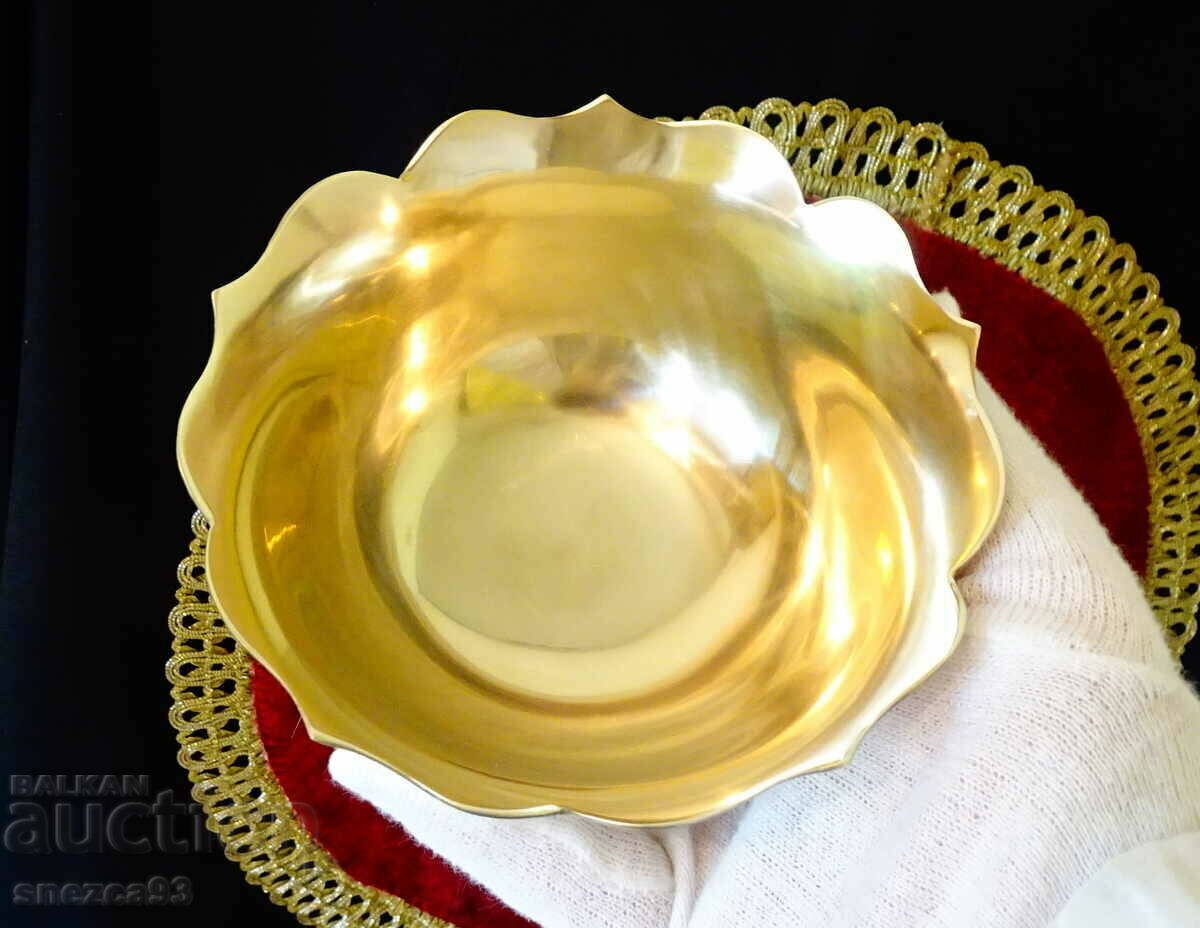 Bronze bonbonniere water lily. with price 36.00 BGN | € 18.41 Bronze bonbonniere water lily. with price 36.00 BGN | € 18.41