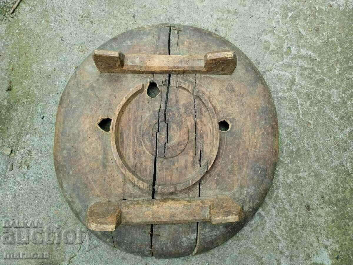 Livrarea Mese vechi de lemn paralizate