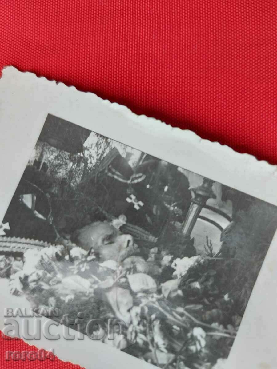 ALIPIA VLAIKOV - BURIAL - 5 ALIPIA VLAIKOV - BURIAL - 5