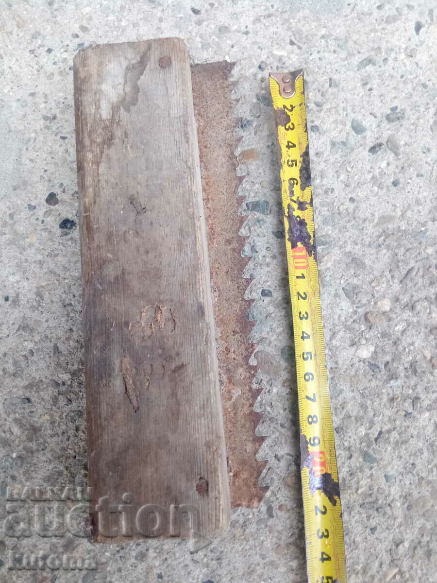 Стар ръчно изработен трион с цена € 5.10 | 9.97 лв.