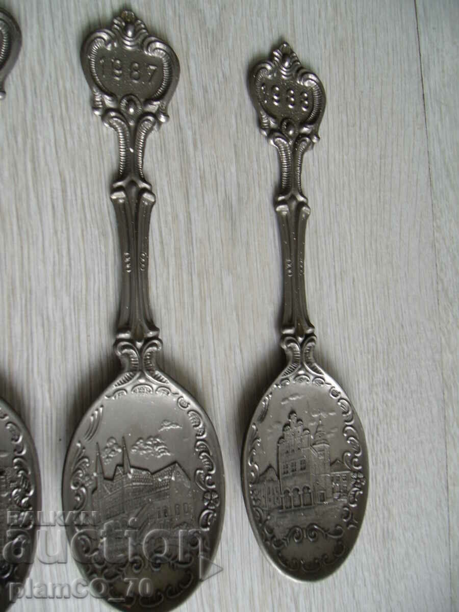 Delivery of № * 6190 small collection - 8 spoons - zinn Delivery of № * 6190 small collection - 8 spoons - zinn