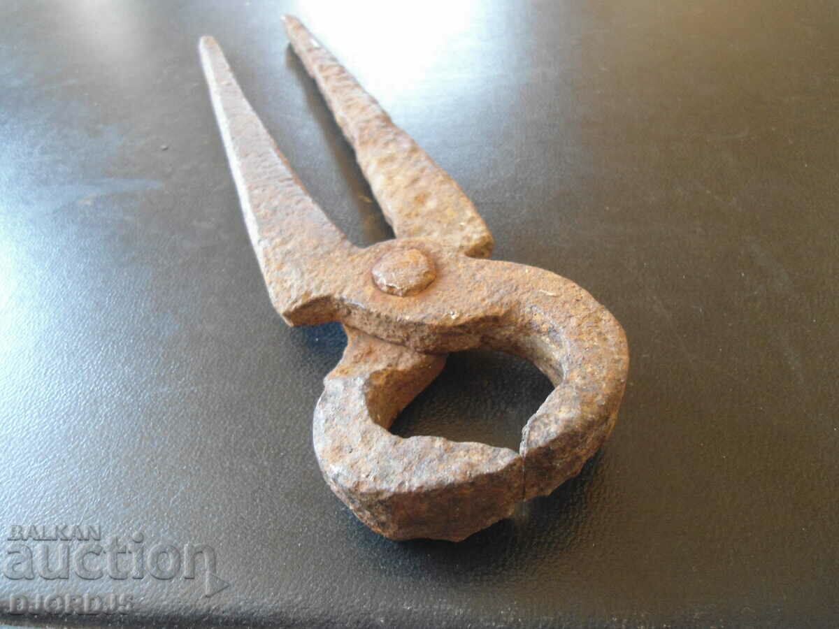Auction Old pliers Auction Old pliers