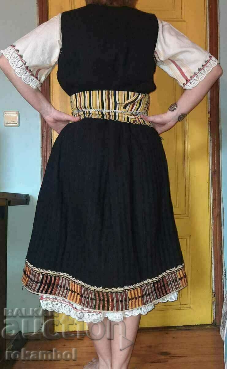 Livrarea Costum autentic din sud-estul Bulgariei Livrarea Costum autentic din sud-estul Bulgariei