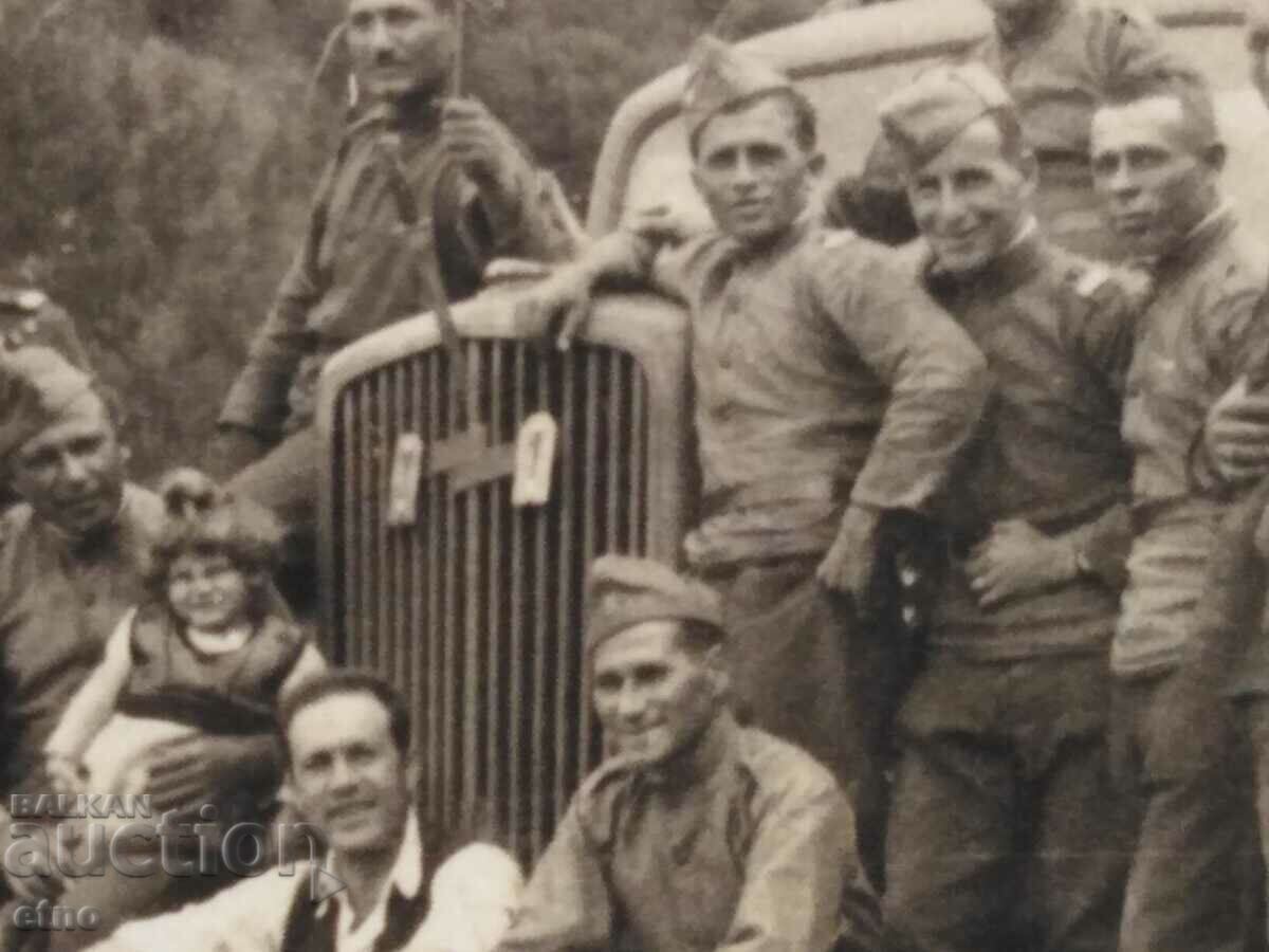 ΒΑΣΙΛΙΚΗ ΦΩΤΟΓΡΑΦΙΑ - ΣΤΡΑΤΙΩΤΙΚΟ ΦΟΡΤΗΓΟ, ΜΠΡΟΣΤΑ, Β' Παγκόσμιος Πόλεμος με τιμή 30.00 BGN | € 15.34 ΒΑΣΙΛΙΚΗ ΦΩΤΟΓΡΑΦΙΑ - ΣΤΡΑΤΙΩΤΙΚΟ ΦΟΡΤΗΓΟ, ΜΠΡΟΣΤΑ, Β' Παγκόσμιος Πόλεμος με τιμή 30.00 BGN | € 15.34