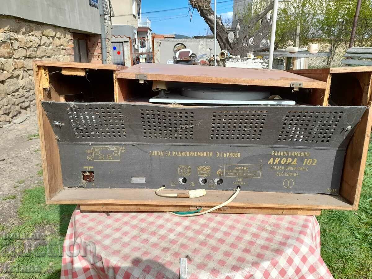 Old radio, radio turntable Accord 102 - 6 Old radio, radio turntable Accord 102 - 6