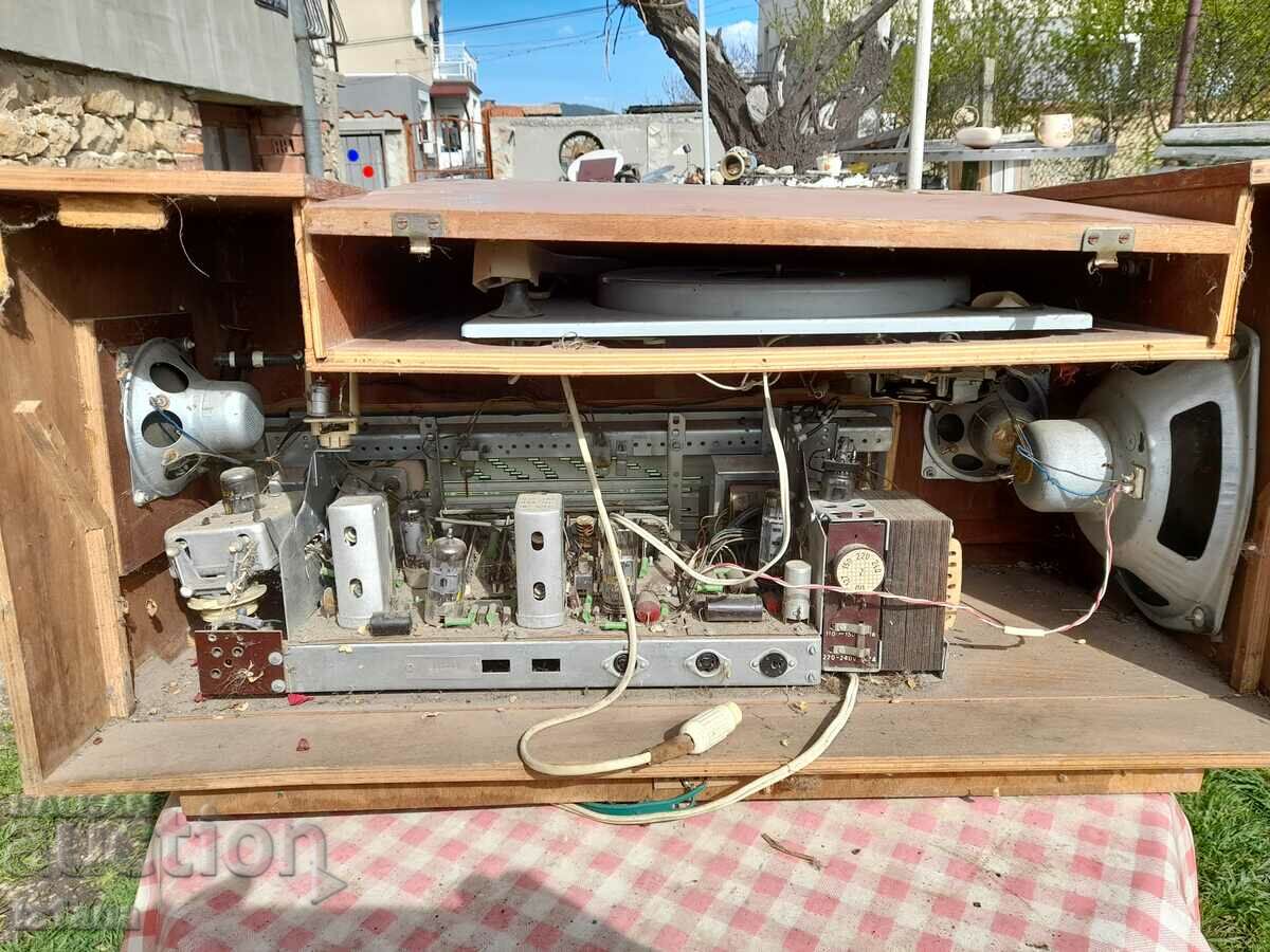 Old radio, radio turntable Accord 102 - 7 Old radio, radio turntable Accord 102 - 7