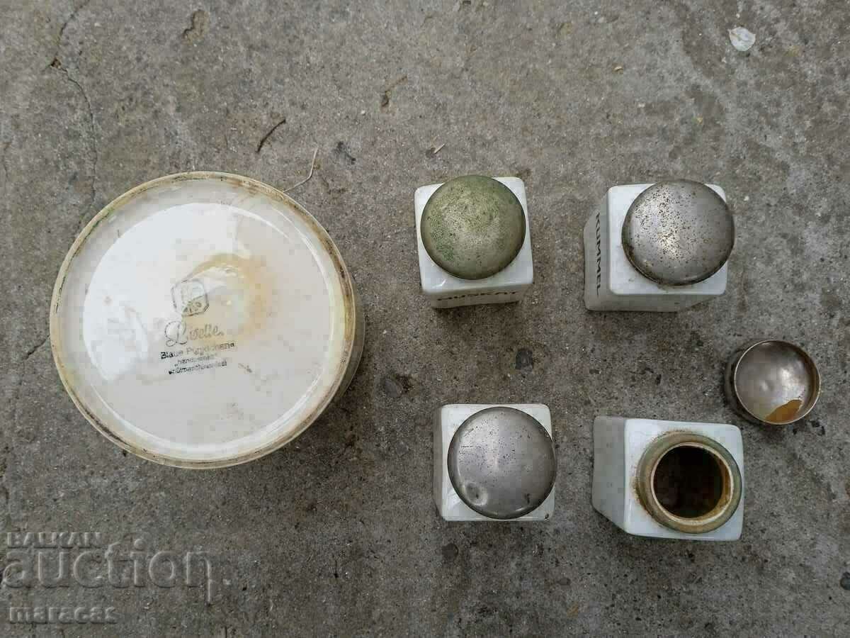 Auction Old porcelain spice box Auction Old porcelain spice box