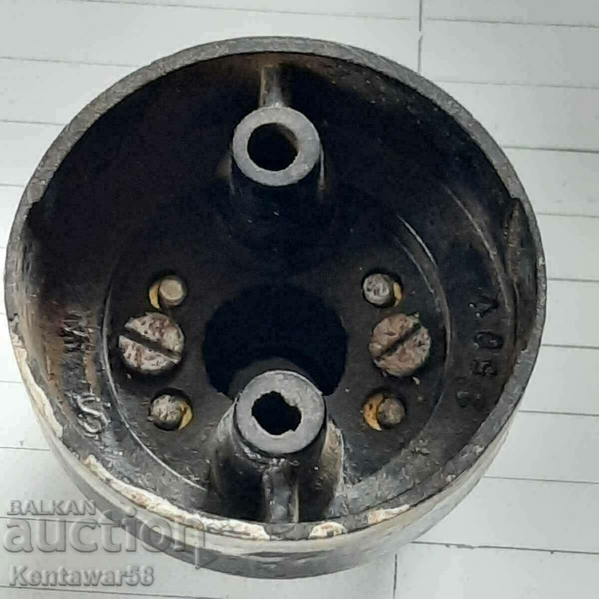 Bakelite lamp socket. with price 2.00 BGN | € 1.02