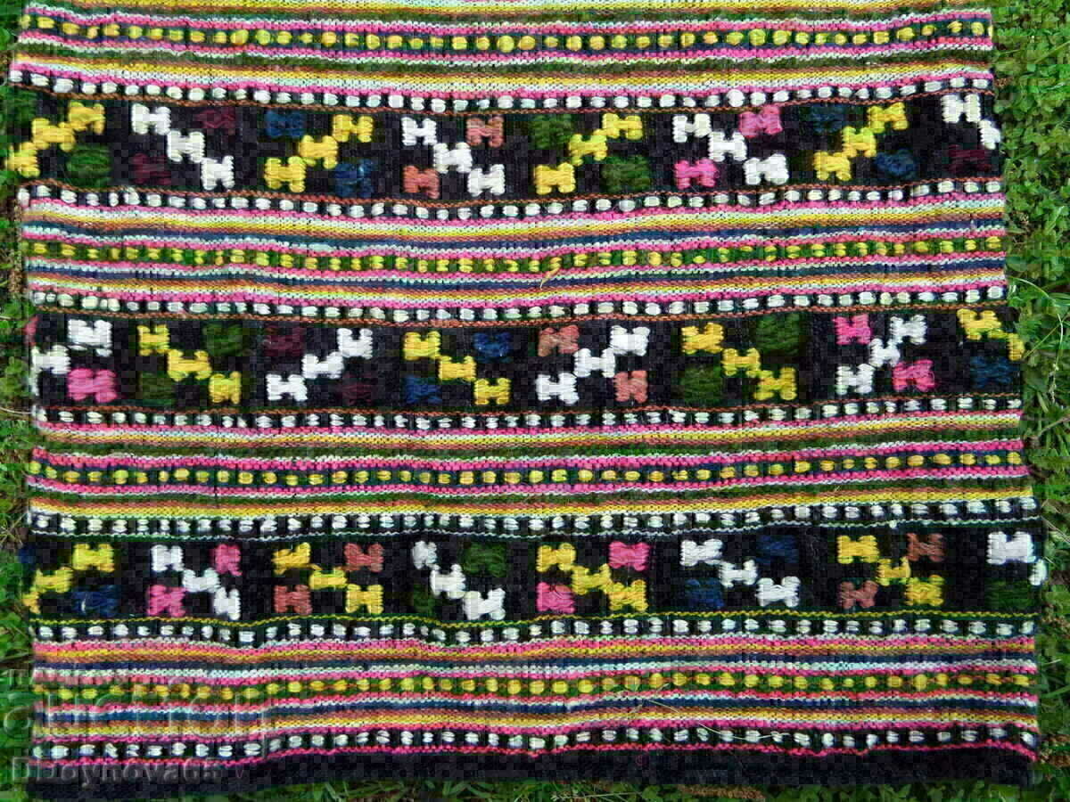 Auction  Old embroidered woolen cover