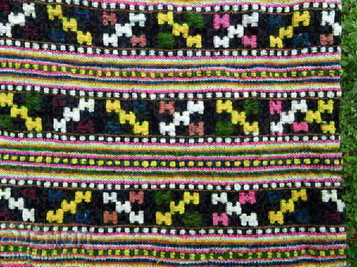 Delivery of Old embroidered woolen cover