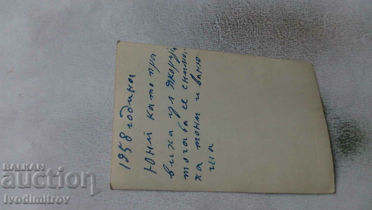 Снимка Деца в каросерията на камион с цена 1.65 лв. | € 0.84 Снимка Деца в каросерията на камион с цена 1.65 лв. | € 0.84