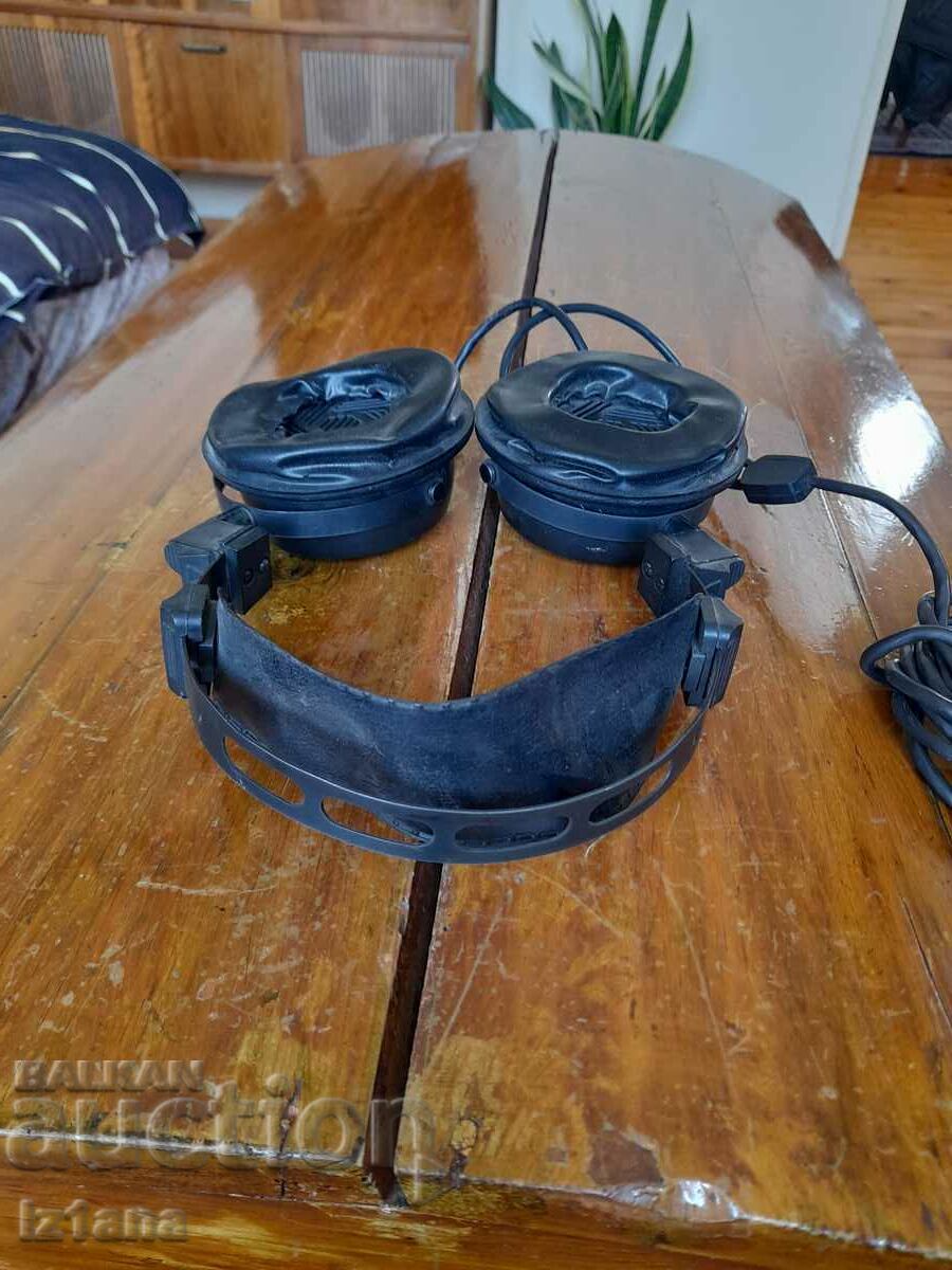 Old headphones with price 20.00 BGN | € 10.23