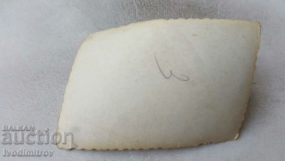 Φωτογραφία Δύο νεαροί άνδρες με τιμή 1.65 BGN | € 0.84 Φωτογραφία Δύο νεαροί άνδρες με τιμή 1.65 BGN | € 0.84