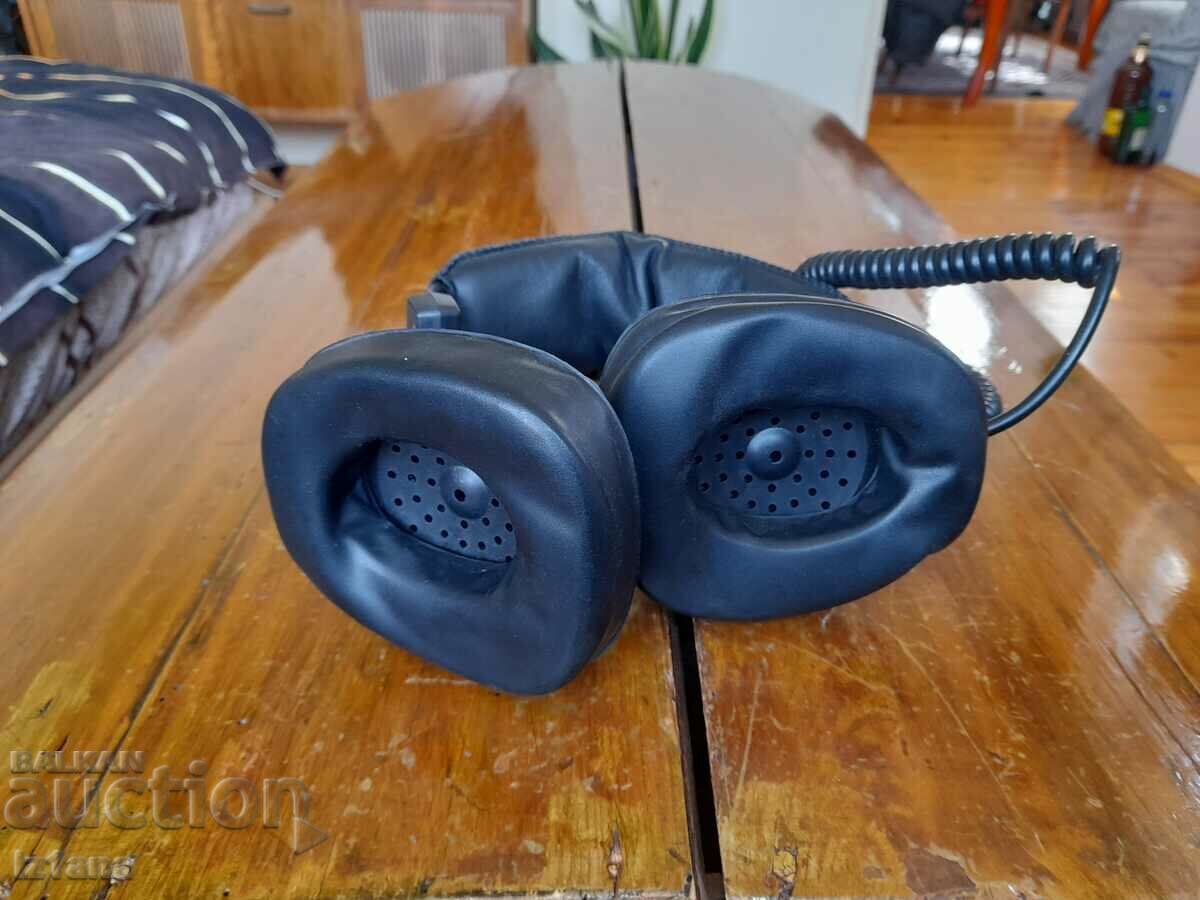 Auction  Old Lander headphones