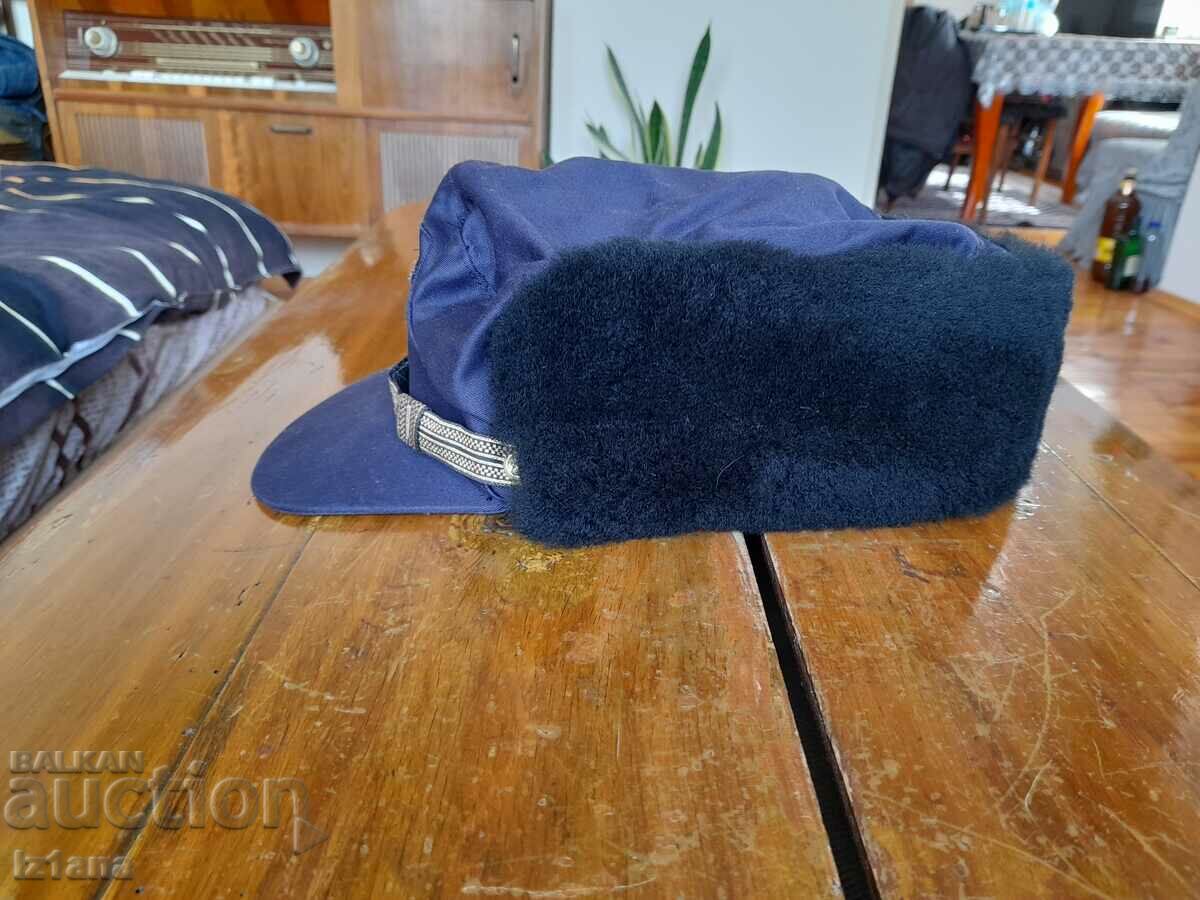 Стара зимна шапка Академия МВР с цена 30.00 лв. | € 15.34 Стара зимна шапка Академия МВР с цена 30.00 лв. | € 15.34