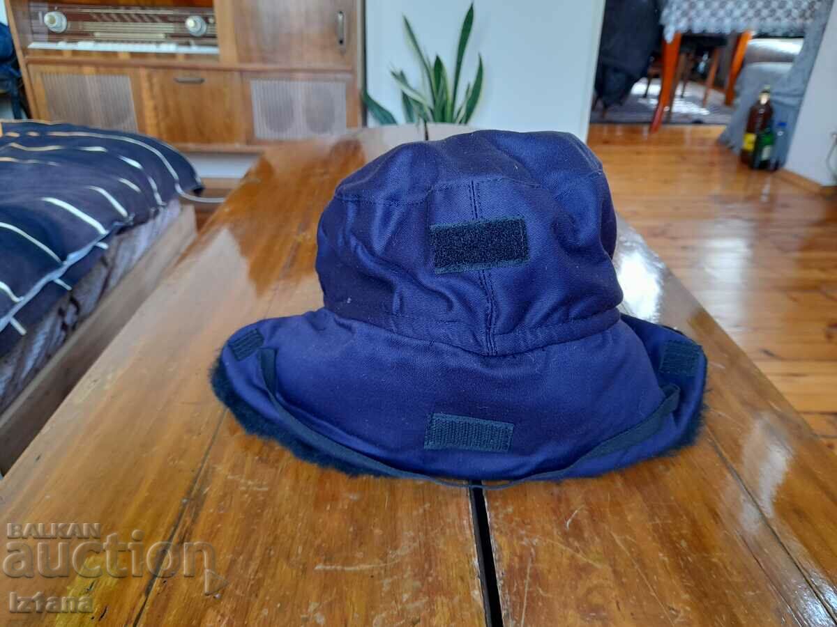 Доставка на Стара зимна шапка Академия МВР Доставка на Стара зимна шапка Академия МВР