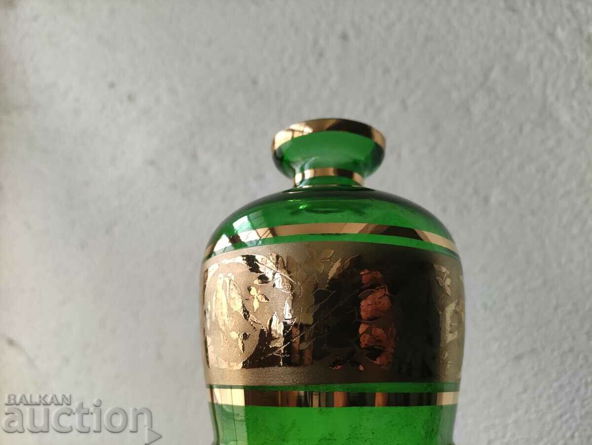 Аукцион Зелена ваза с позлата и птички Аукцион Зелена ваза с позлата и птички