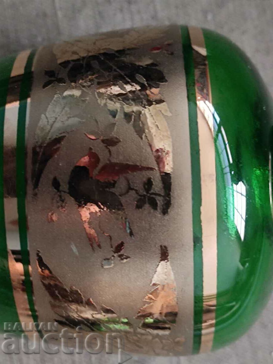 Доставка на Зелена ваза с позлата и птички Доставка на Зелена ваза с позлата и птички