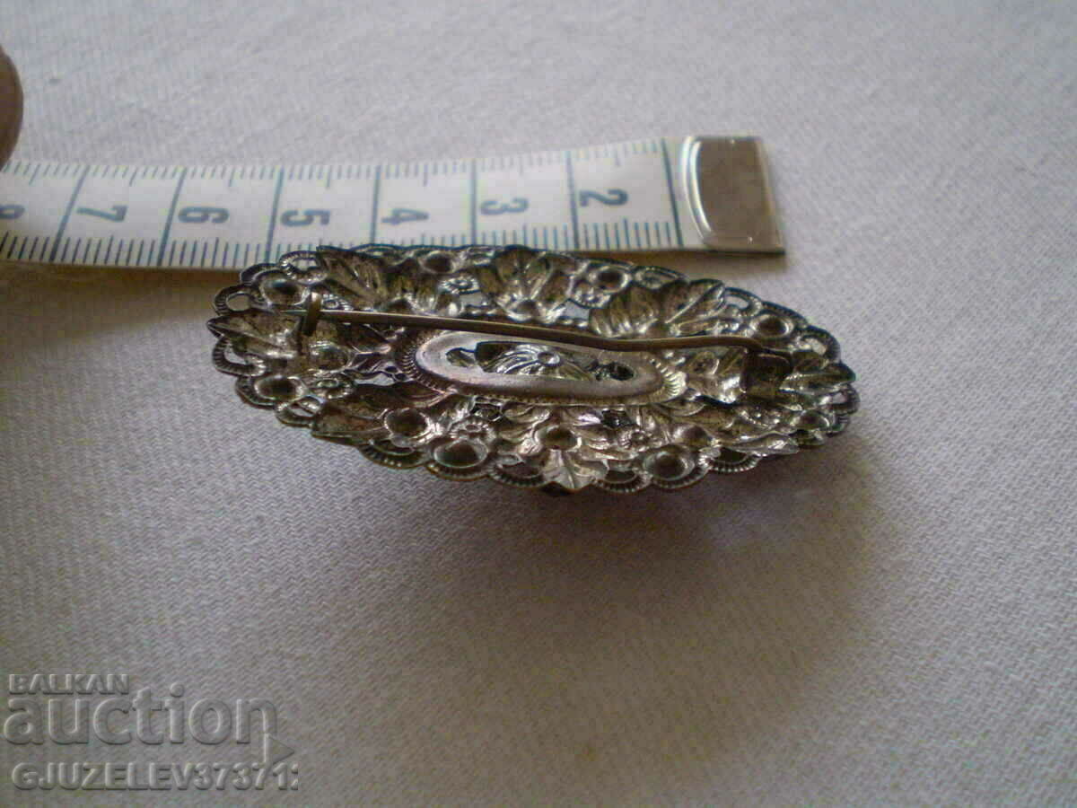 Delivery of Old Women's Brooch with red zircons Delivery of Old Women's Brooch with red zircons