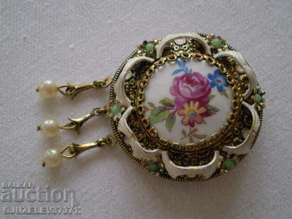 Old ladies brooch with pearls and porcelain