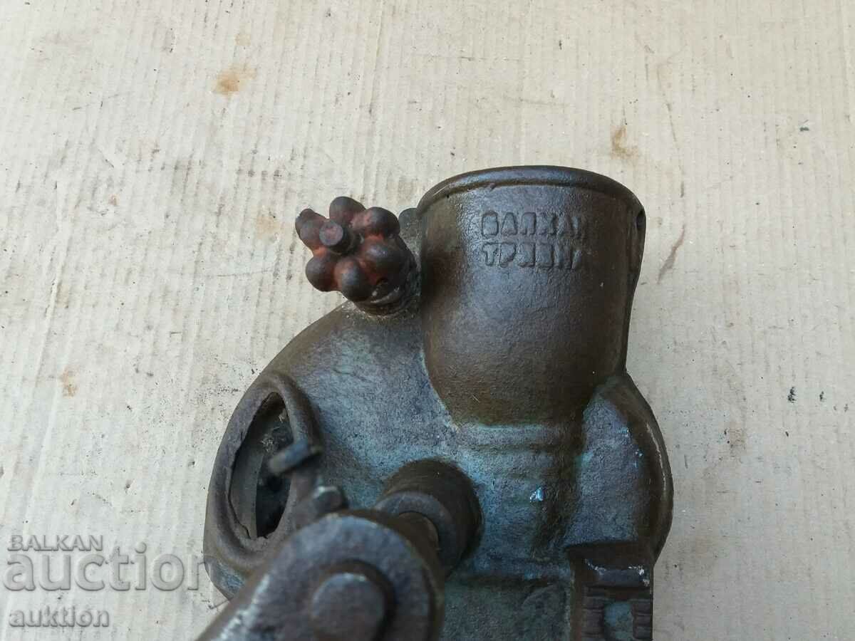 Delivery of OLD EXCELLENT HAND MACHINE FOR CORNING CORN, CORN Delivery of OLD EXCELLENT HAND MACHINE FOR CORNING CORN, CORN